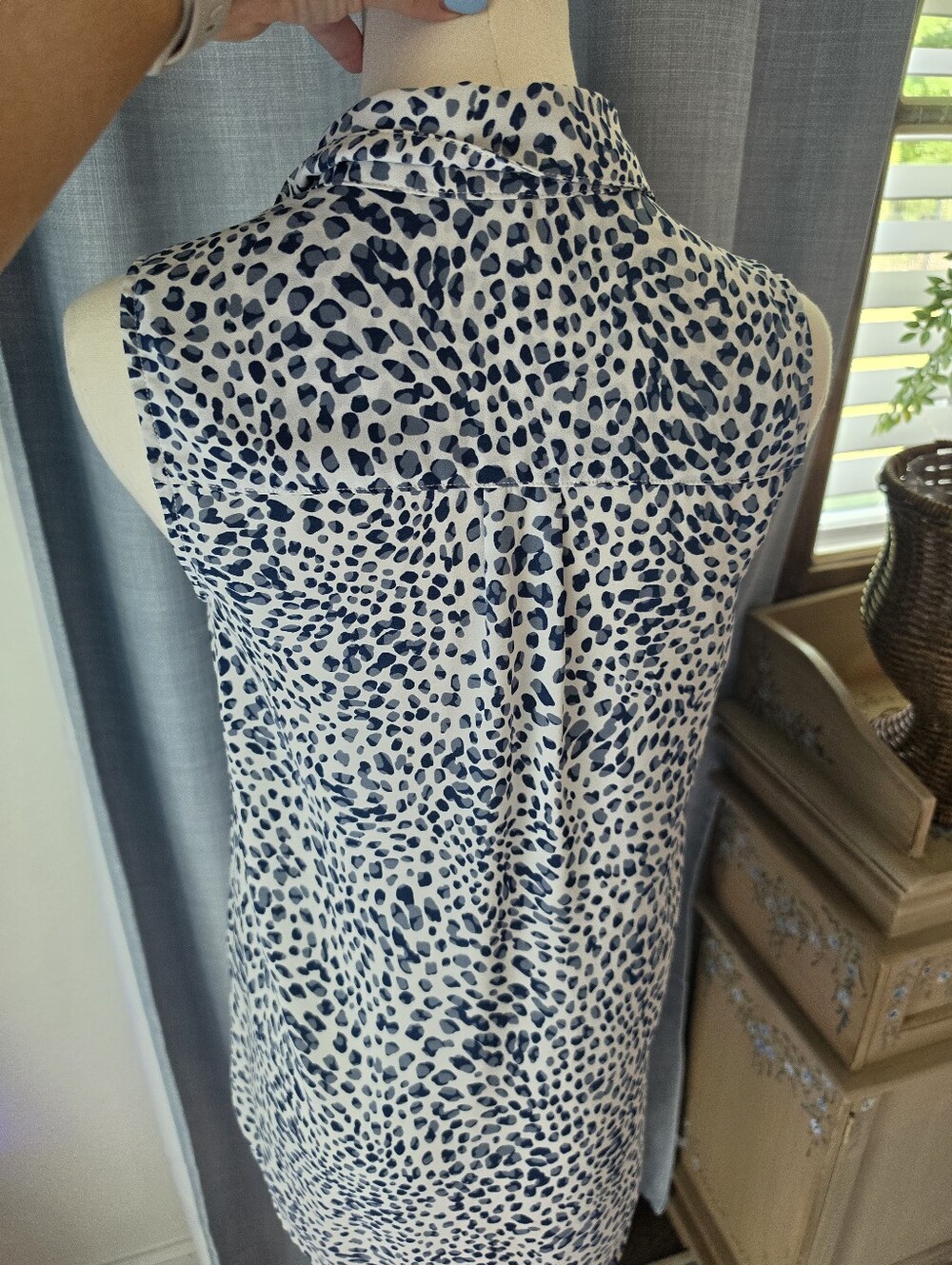 Cabi Tank - Picture 3 of 5